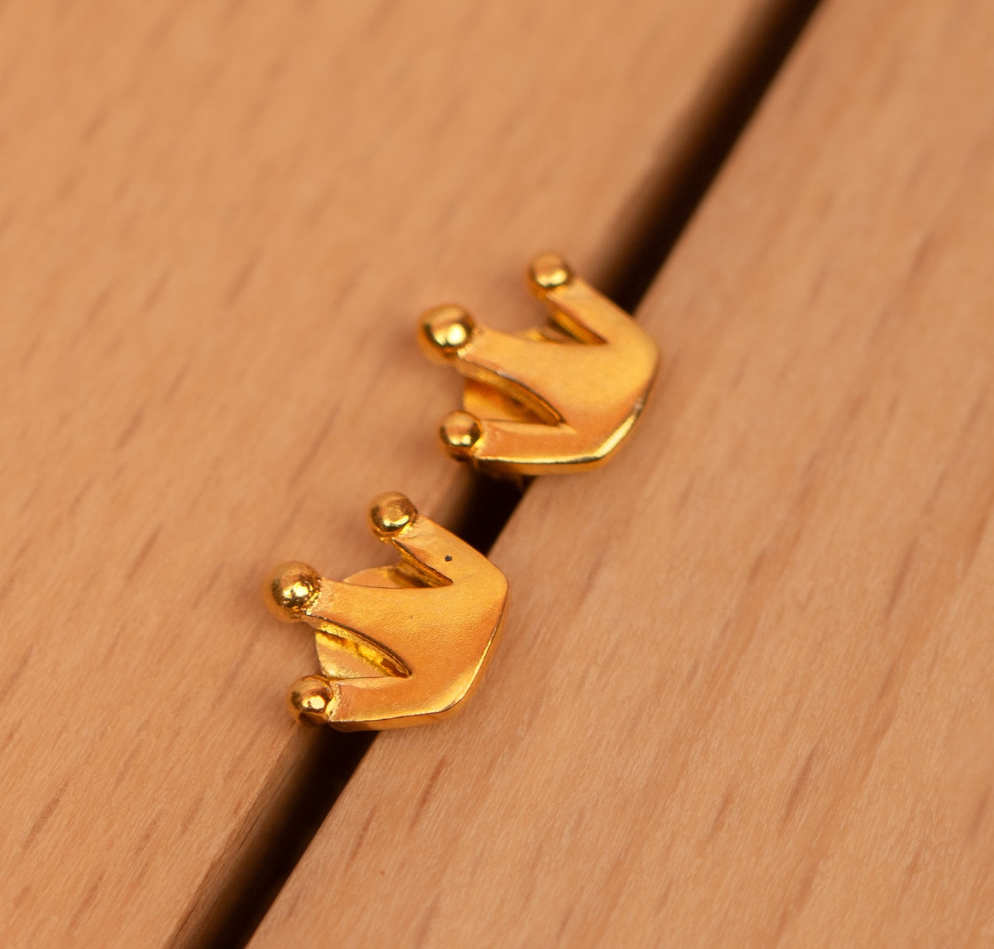 PLAIN CROWN EARRINGS