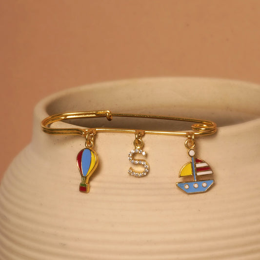 TRANSPORT WITH INITIAL LAPEL PIN