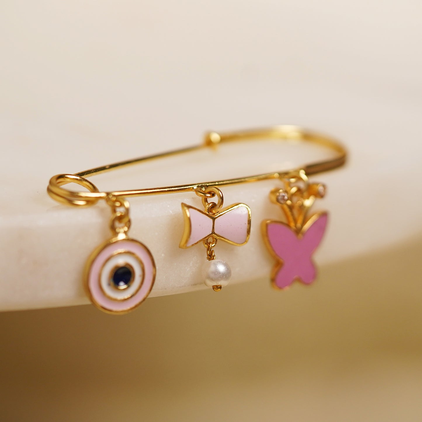 PRETTY GIRLS LAPEL PIN