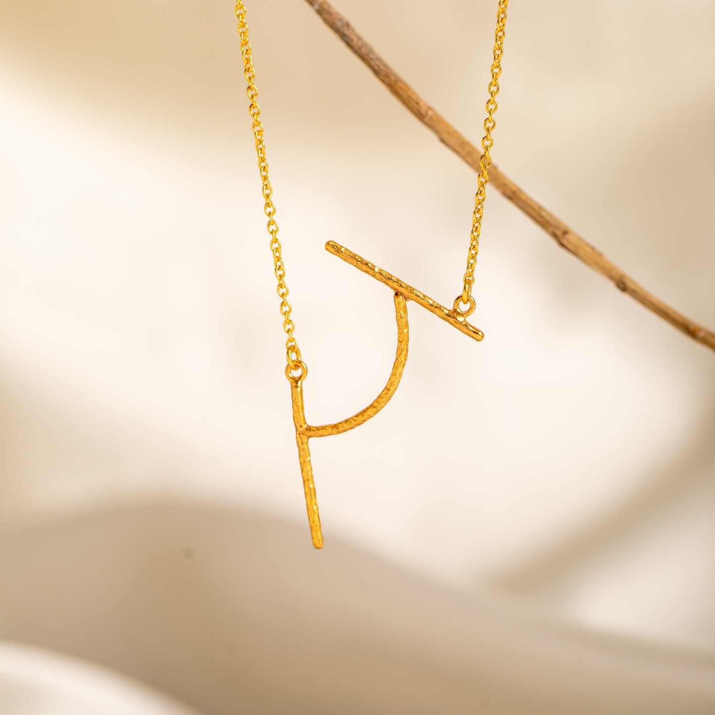 "र" HINDI INITIAL NECKLACE