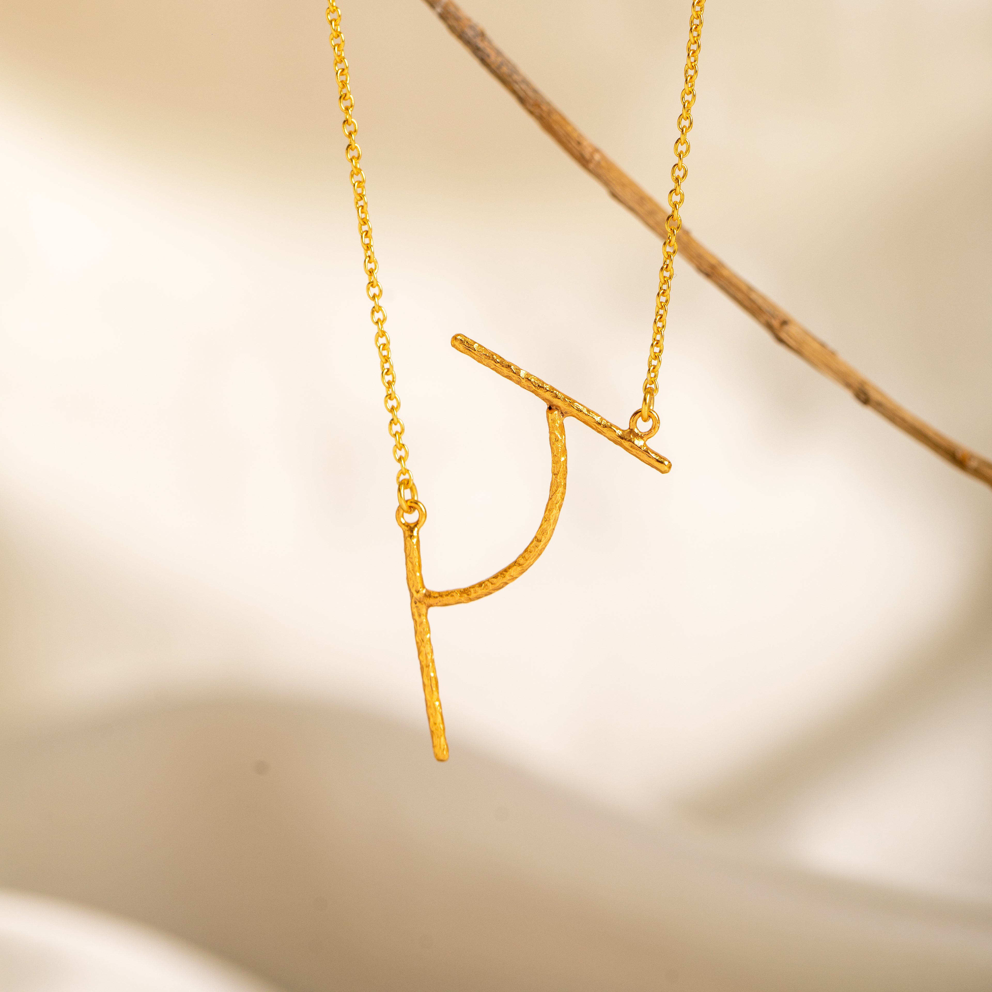 "र" HINDI INITIAL NECKLACE