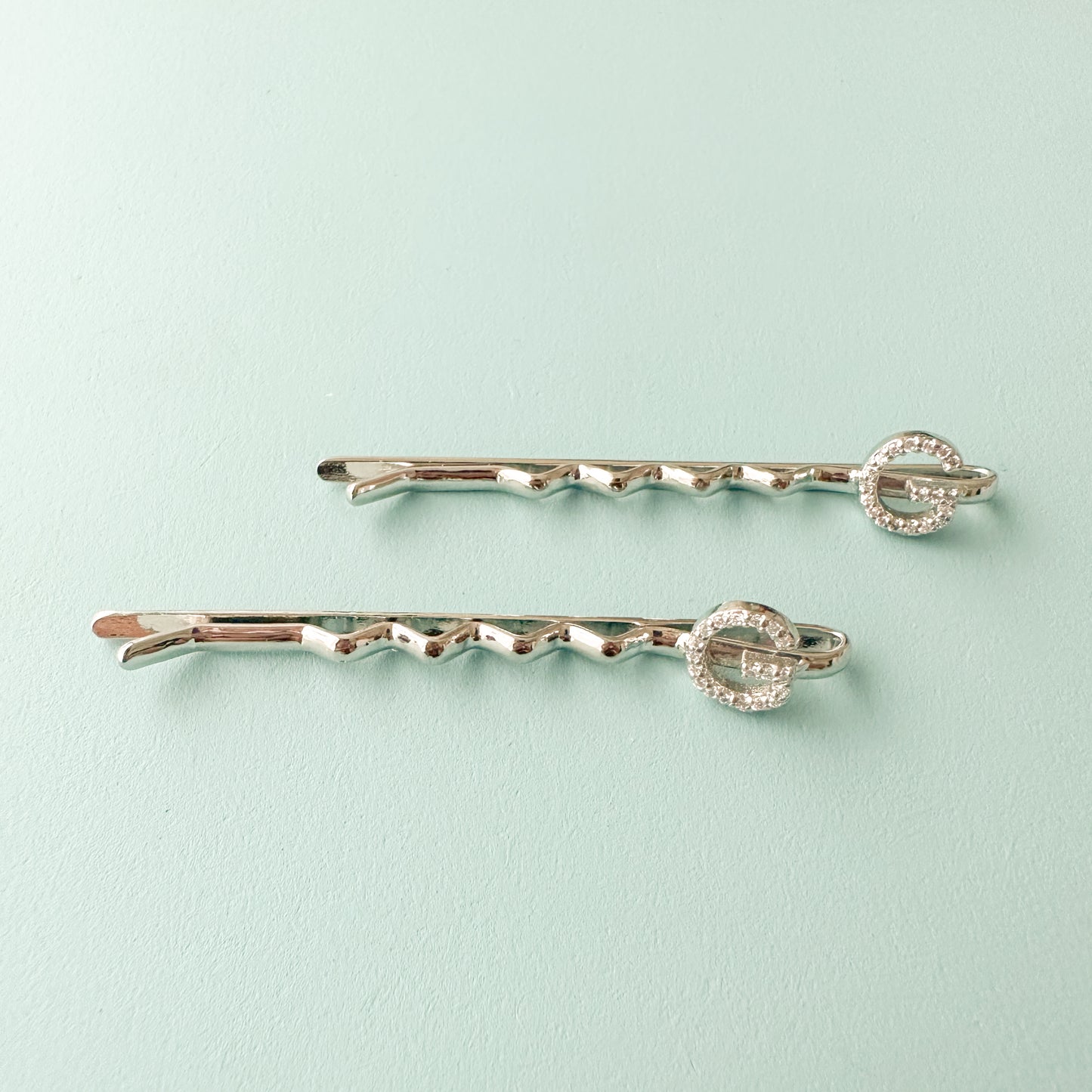 "G" INITIAL IN SILVER POLISH HAIR PINS