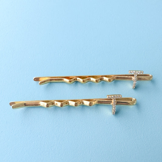 "T" INITIAL IN GOLD PLATED HAIR PINS