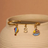 TRANSPORT WITH INITIAL LAPEL PIN