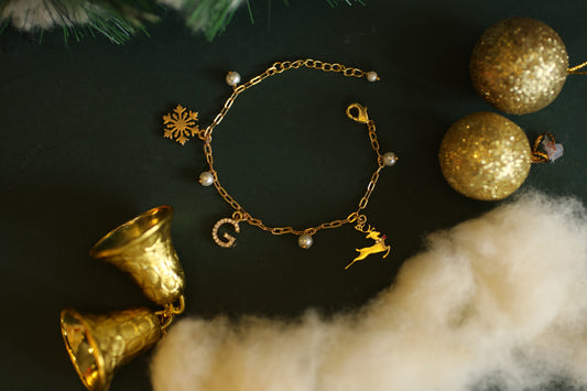 GOLD CHARMS BRACELET